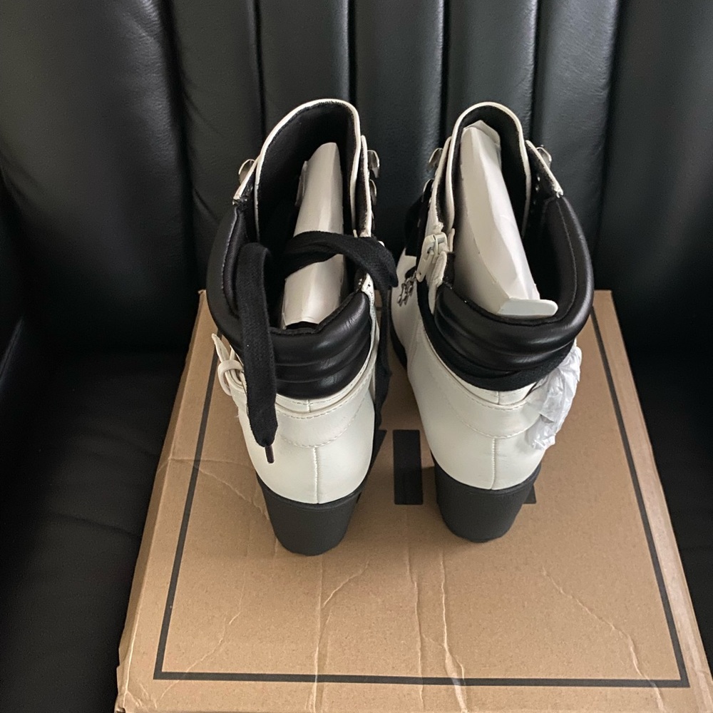 Size 8 white boots